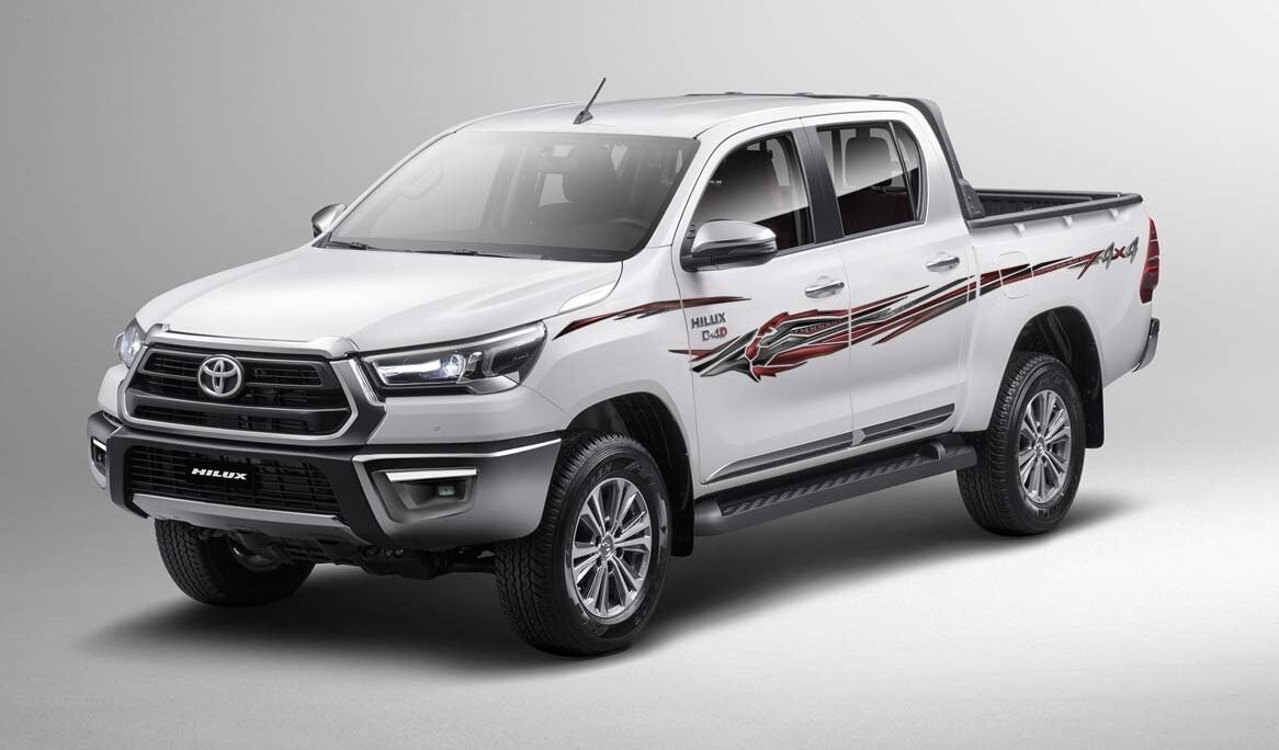 Toyota Hilux 2024 4x4 pickup diesel parked in desert terrain