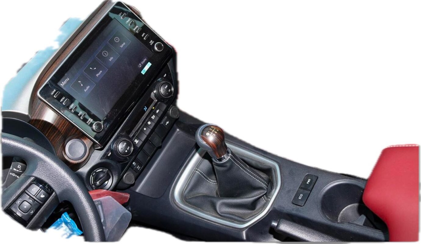 تويوتا هايلوكس 2.4L ديزل 4WD – دبل كبينة (DC) 2024