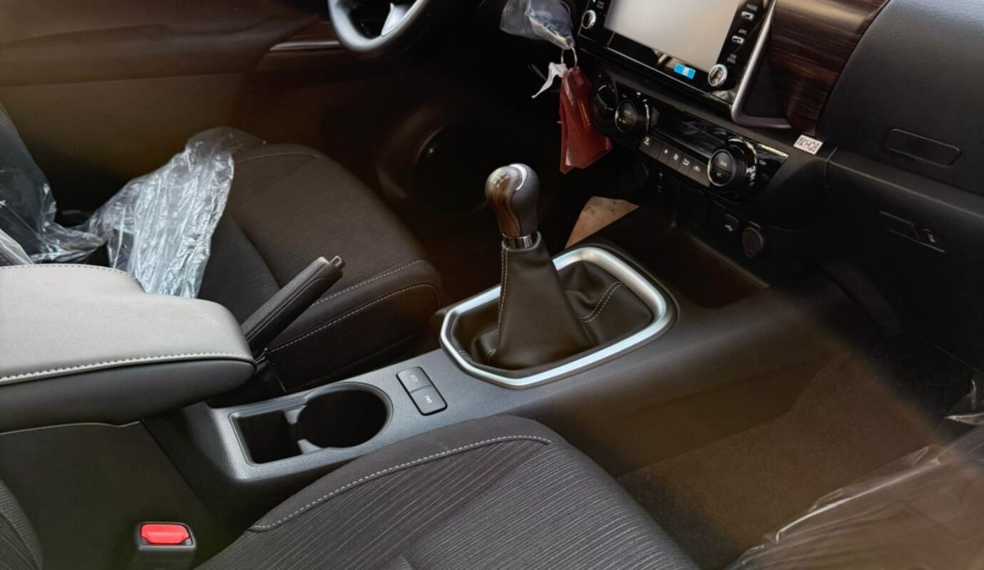 تويوتا هايلوكس 2.4L ديزل 4WD – دبل كبينة (DC) 2024