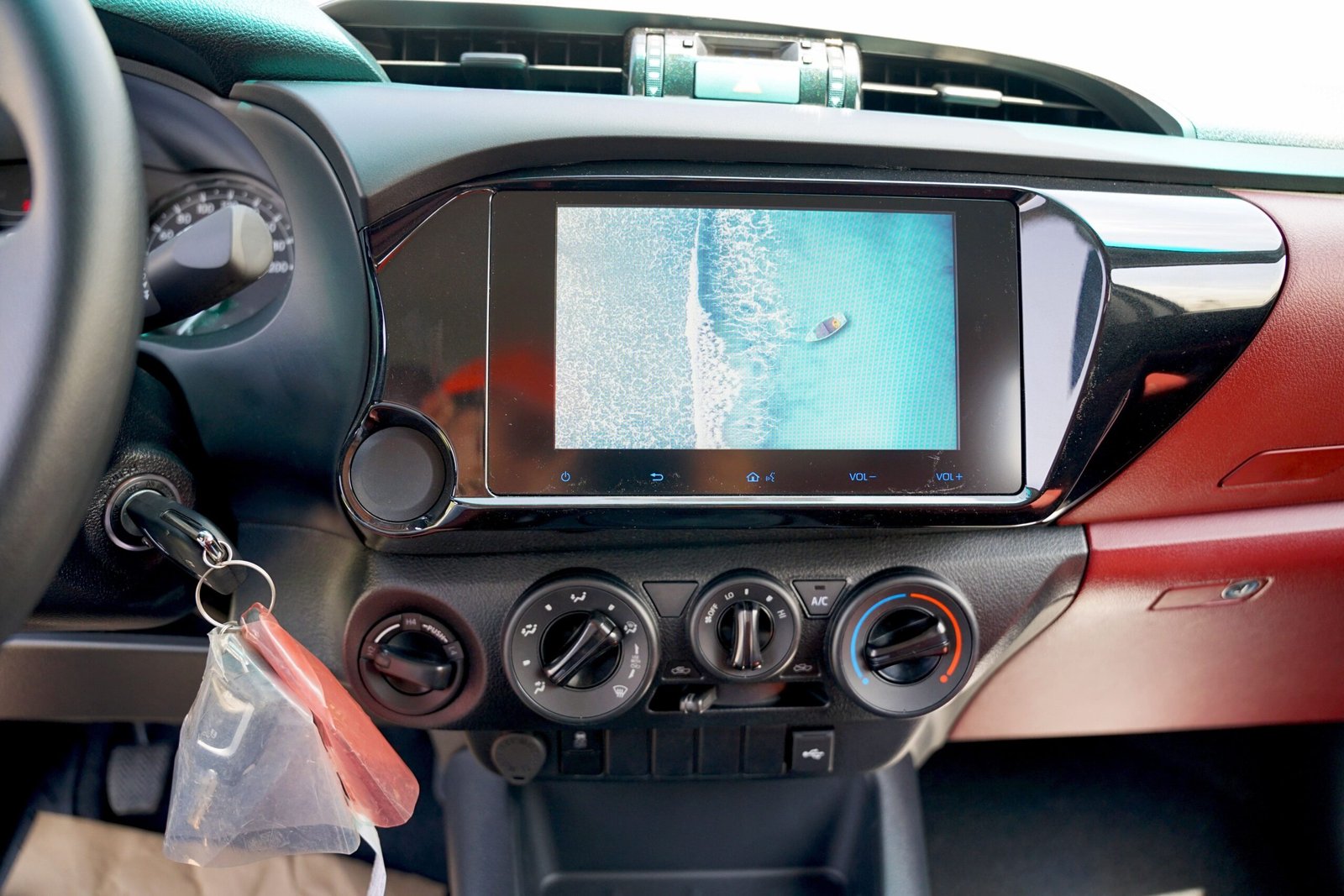 تويوتا هايلوكس 2.4 لتر MT GL2