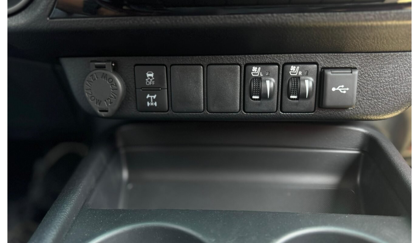 Toyota Hilux SGLX 4×4 – دفع رباعي (4×4)