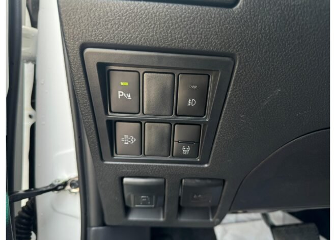 Toyota Hilux SGLX 4×4 – دفع رباعي (4×4)