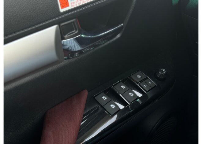 Toyota Hilux SGLX 4×4 – دفع رباعي (4×4)
