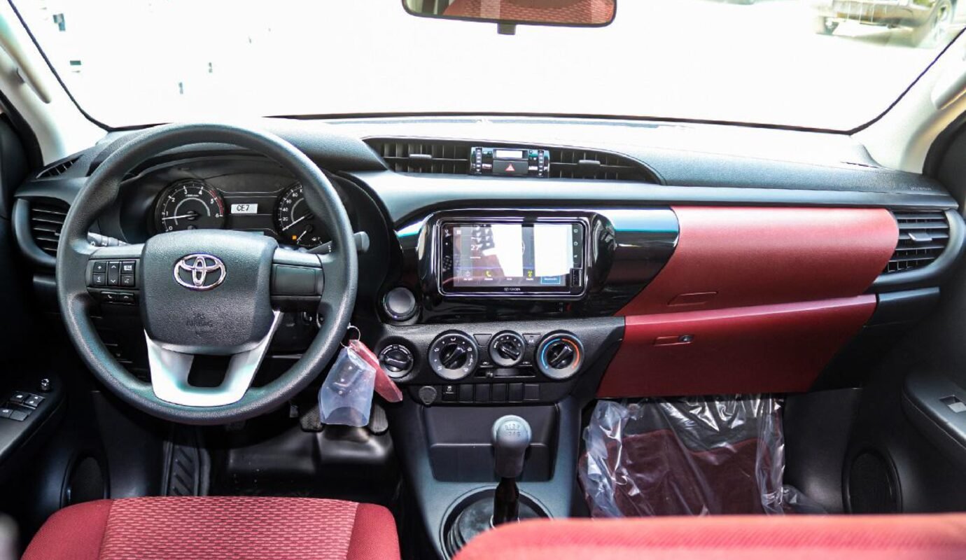 تويوتا هايلوكس SGLX 4×4 2.4L ديزل أوتوماتيك