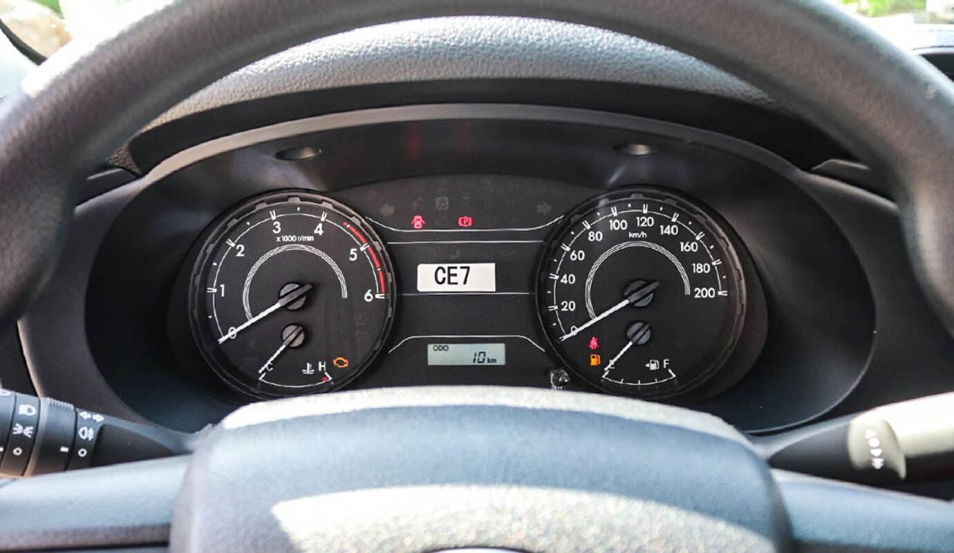 تويوتا هايلوكس SGLX 4×4 2.4L ديزل أوتوماتيك