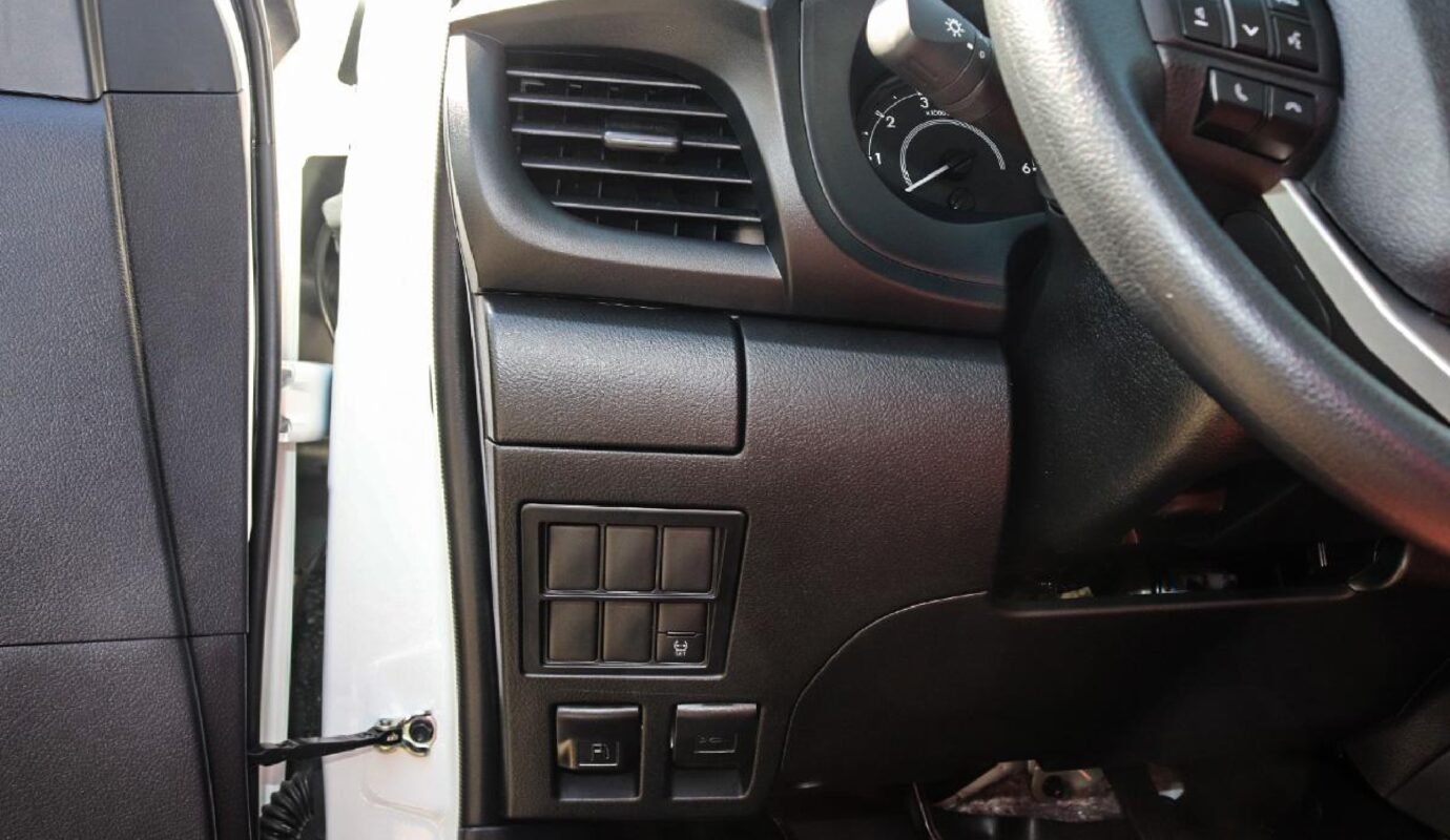 تويوتا هايلوكس SGLX 4×4 2.4L ديزل أوتوماتيك